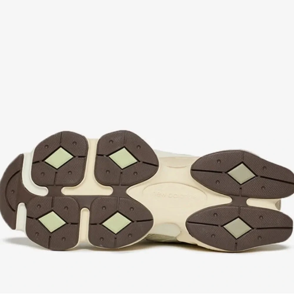 New Balance 9060
Boys' Grade School - Picture 8 of 8